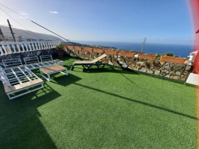 Tenerife apartment 100m2 CASA DE DON QUIJOTE with a terrace of 100m2 with a view of the ocean and Teide volcano and a garden of 600m2